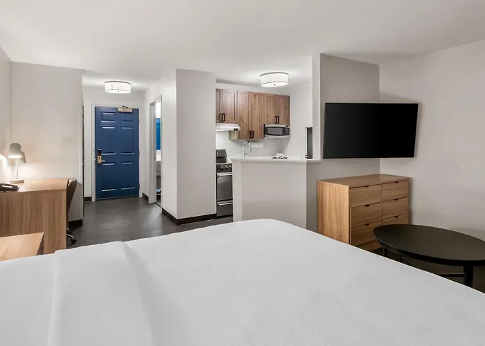 Sonesta Simply Suites Detroit Novi