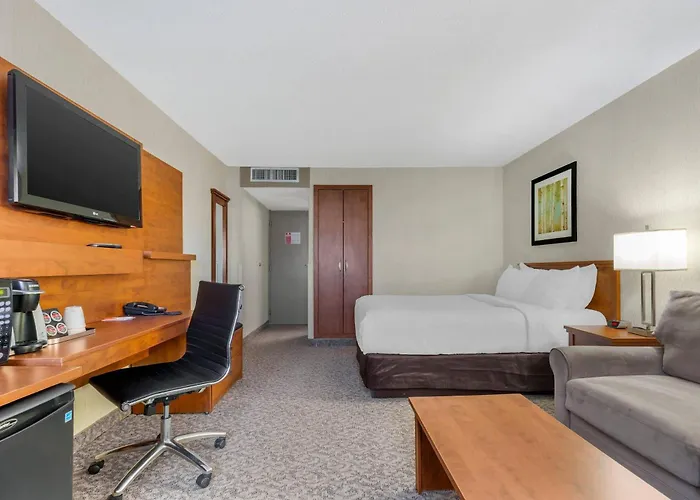 Clarion Hotel & Suites Brandon