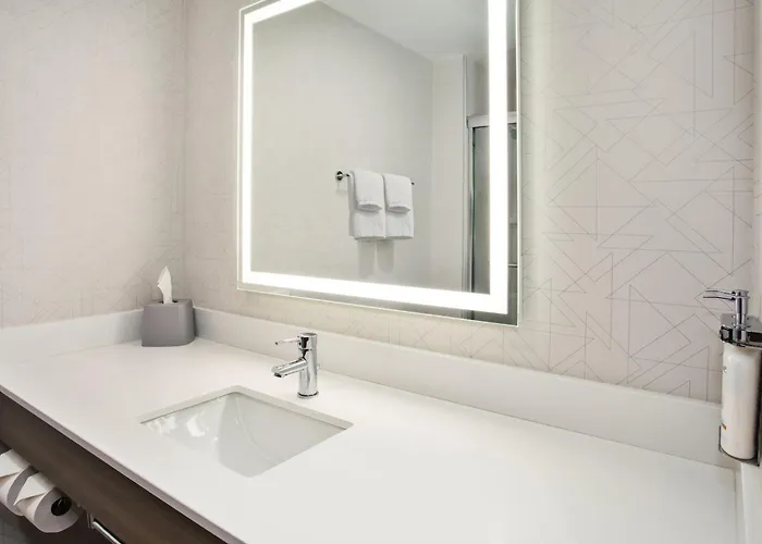 Holiday Inn Express Hotel & Suites - Belleville Area By Ihg