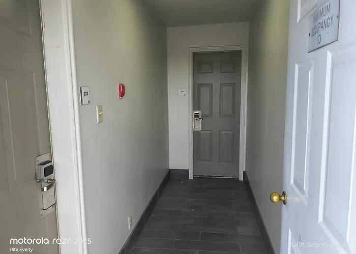 Ameri-Stay Inn & Suites