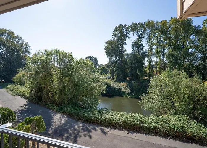 Ramada By Wyndham Tukwila Southcenter