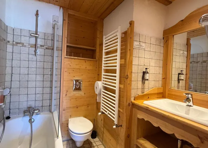 Logis Hotels De La Chaussee