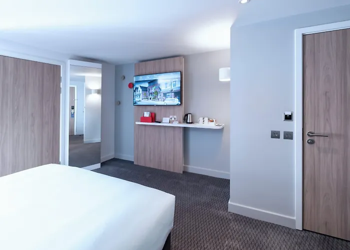 Holiday Inn Express - Fleet By Ihg