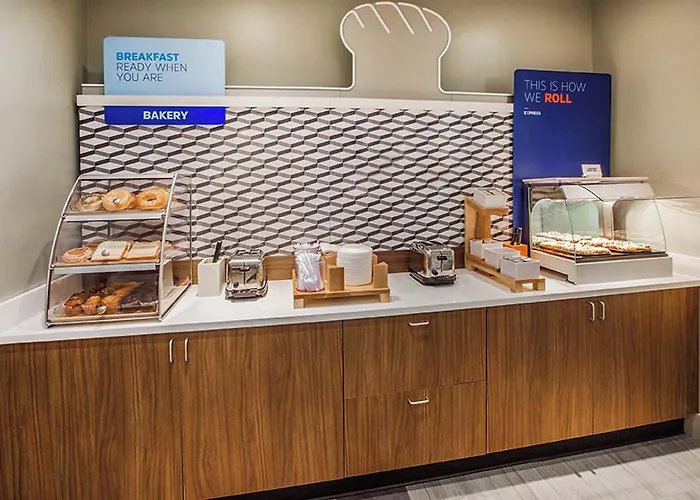 Holiday Inn Express & Suites Overland Park By Ihg