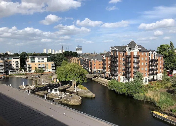 Holiday Inn London Brentford Lock By Ihg