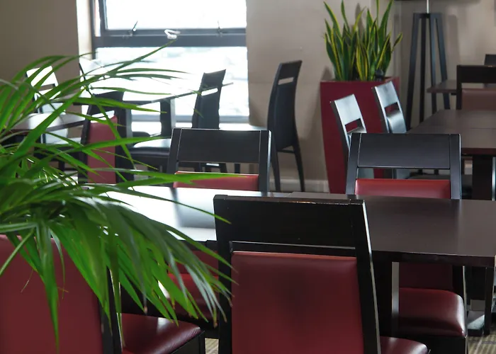 Holiday Inn Express London Luton Airport By Ihg