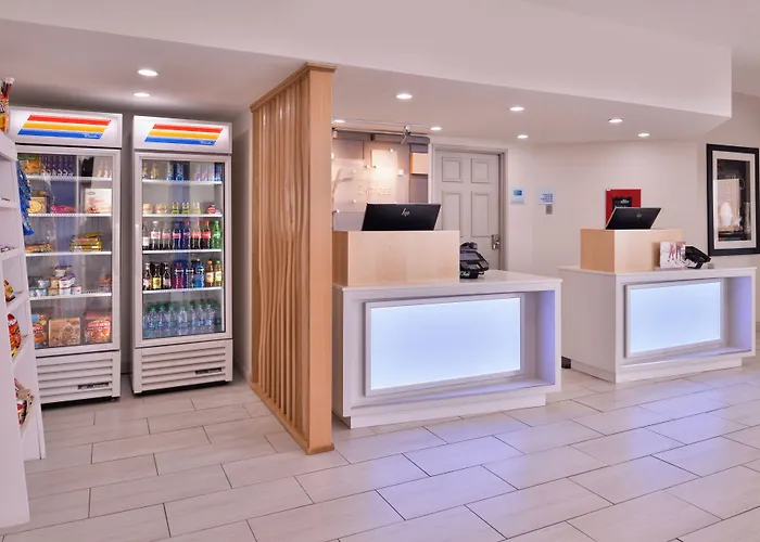 Holiday Inn Express & Suites Farmington Bloomfield By Ihg