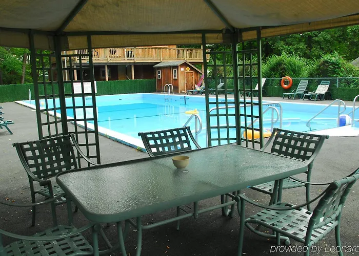 Valley Brook Inn And Cottages