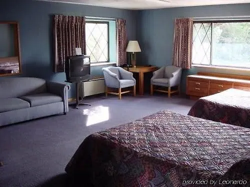 Royal Crest Motel