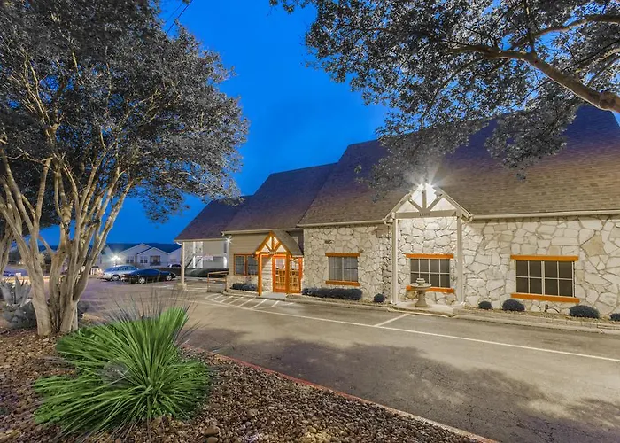 Navona Live Oak Hotel