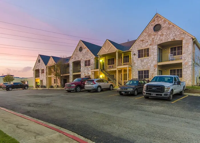 Navona Live Oak Hotel
