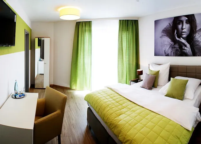 R&J Hotel