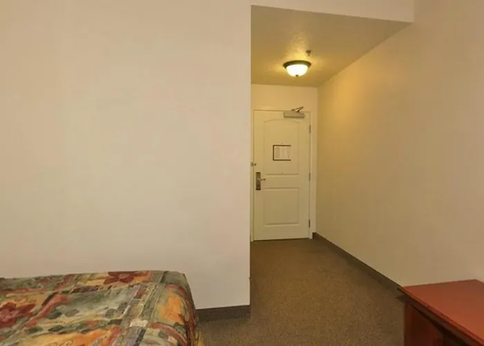 Royal Crest Motel