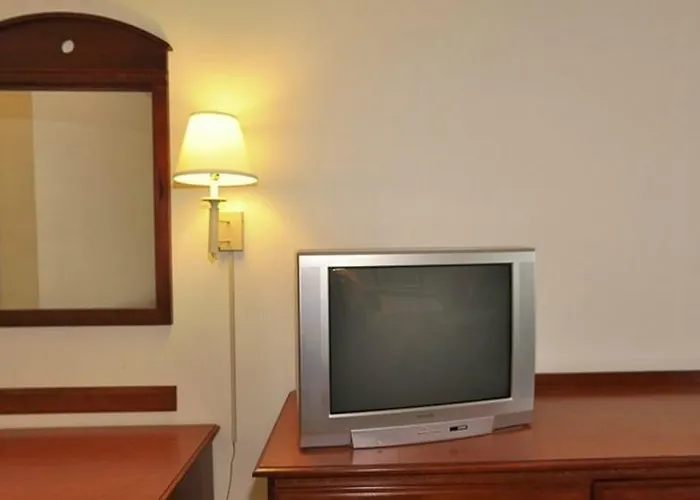Royal Crest Motel