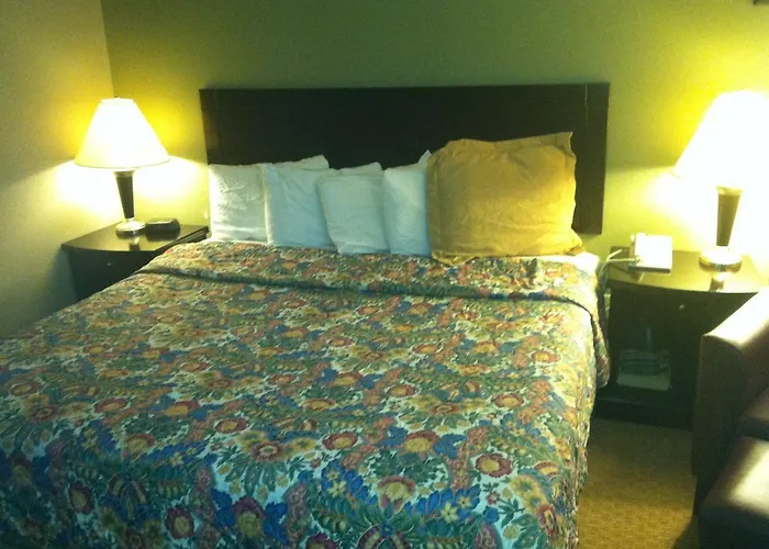 Howard Johnson Inn Cleveland Airport