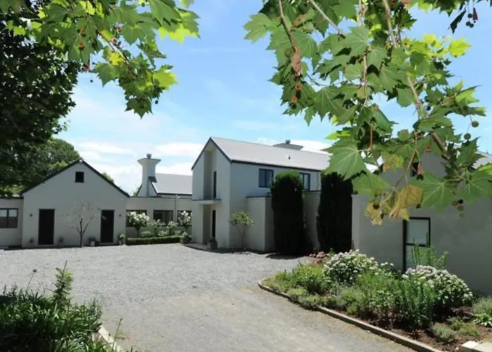 The Two Chimneys Bed & Breakfast