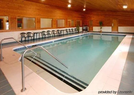 Econo Lodge Inn & Suites