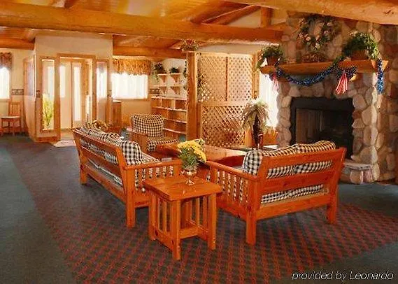 Econo Lodge Inn & Suites