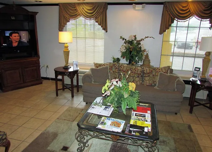 Days Inn & Suites By Wyndham Fort Valley