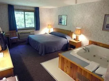 Econo Lodge Inn & Suites
