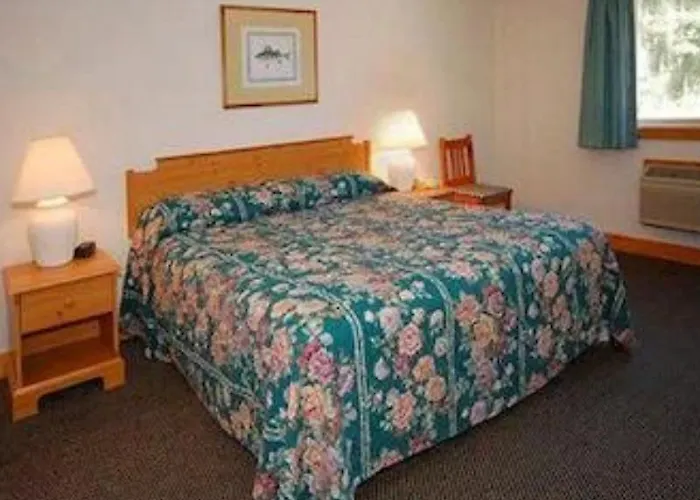 Econo Lodge Inn & Suites