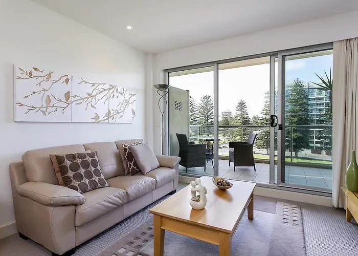 Glenelg Holiday Apartments-Pier Direct Beach Front Free Parking