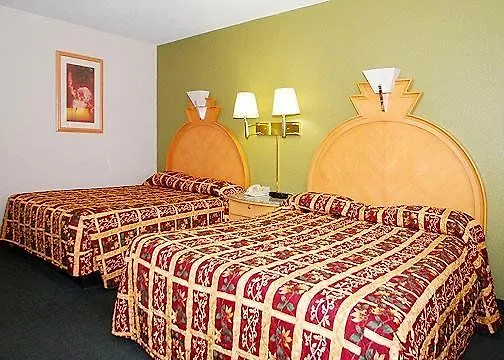 Econo Lodge I-70 Near Bicentennial Center