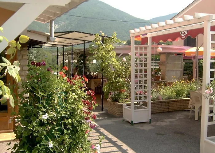 Logis Hotel Le Relais Du Serre