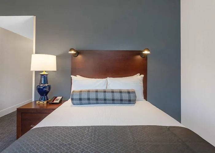Sonesta Hamilton Park Hotel & Conference Center