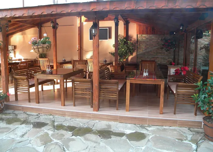 Hotel Black Sea - Breakfast, Pool & Free Parking