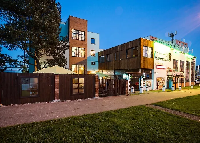 Retro Hotel Garage