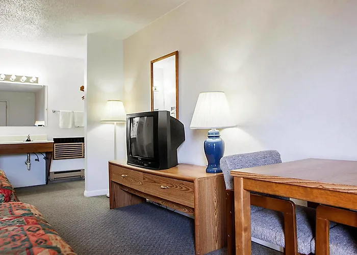Econo Lodge West Liberty