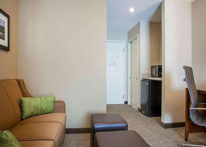 Comfort Suites West Warwick - Providence