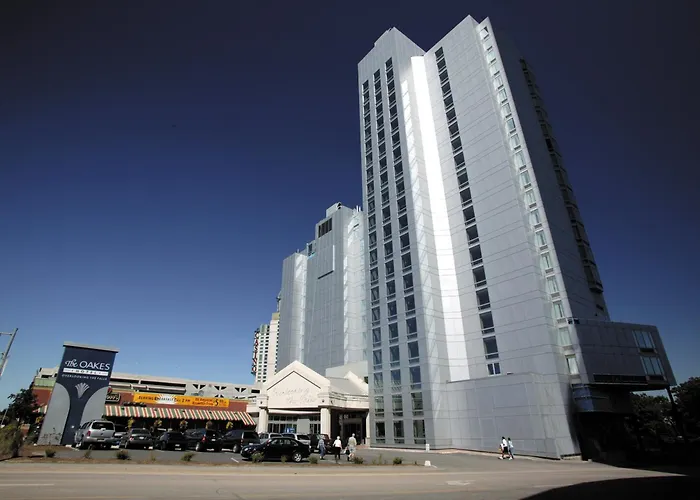 The Oakes Hotel Overlooking The Falls