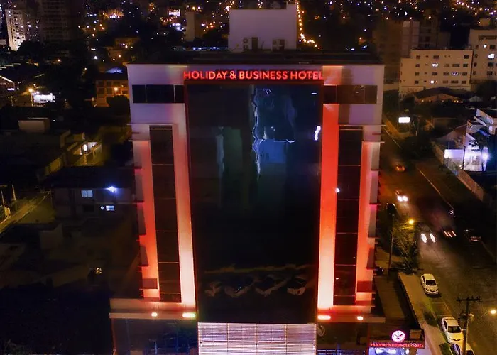 Holiday&Business Hotel - Em frente ao Centro de Eventos e Arena Conda