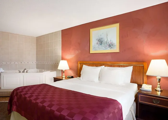 Days Inn & Suites By Wyndham Elyria