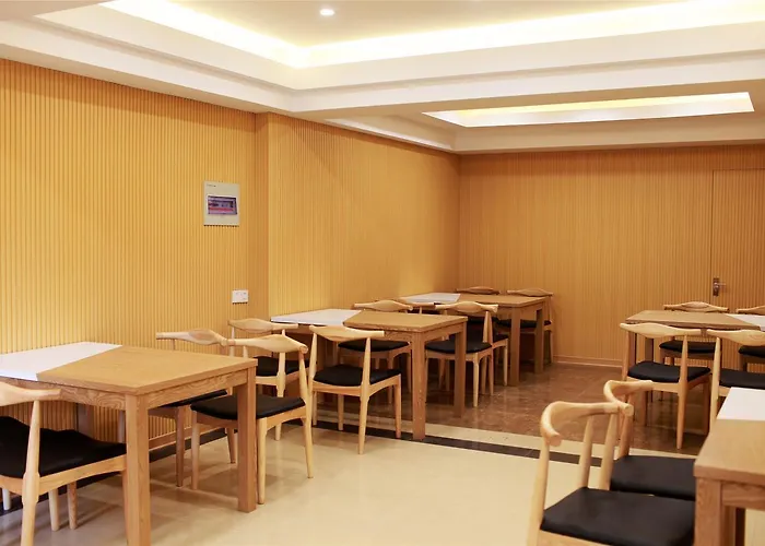 Greentree Inn Jiangsu Zhenjiang Gaotie Wanda Square Express Hotel
