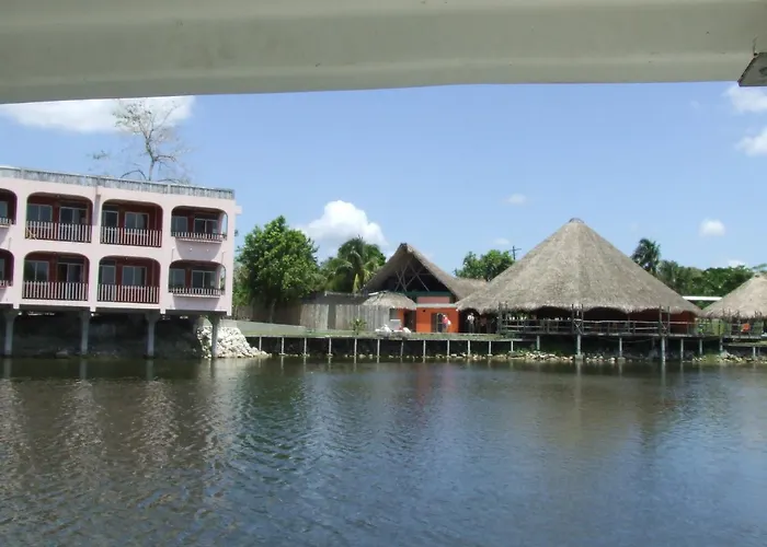 Lamanai Hotel & Marina