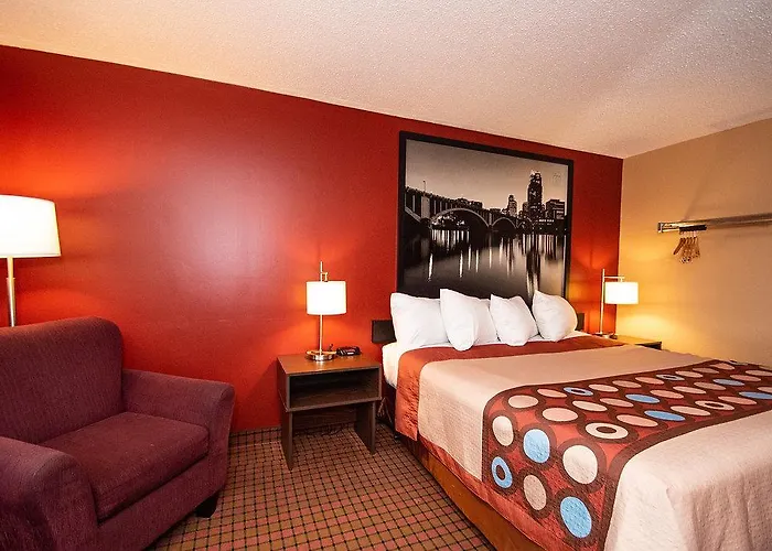 Super 8 By Wyndham Brooklyn Center/Mpls