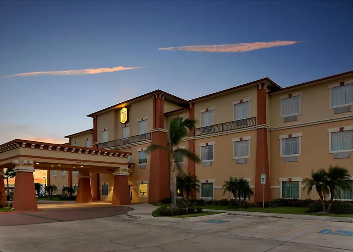 Super 8 By Wyndham Hidalgo At La Plaza Mall & Mcallen Airport