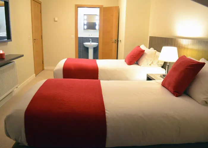 Carrick Plaza Suites And Apartments