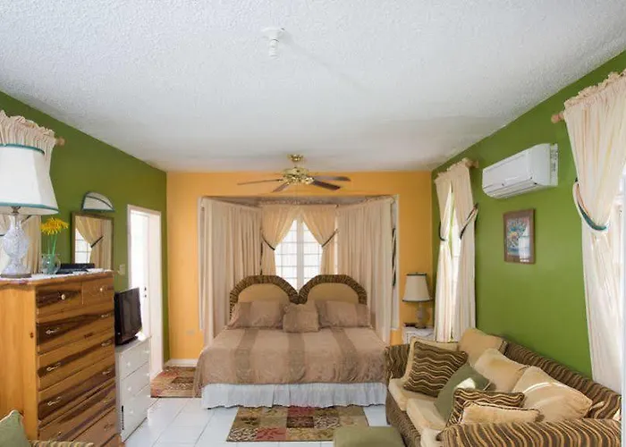 Paradise Columbus Heights Apartments