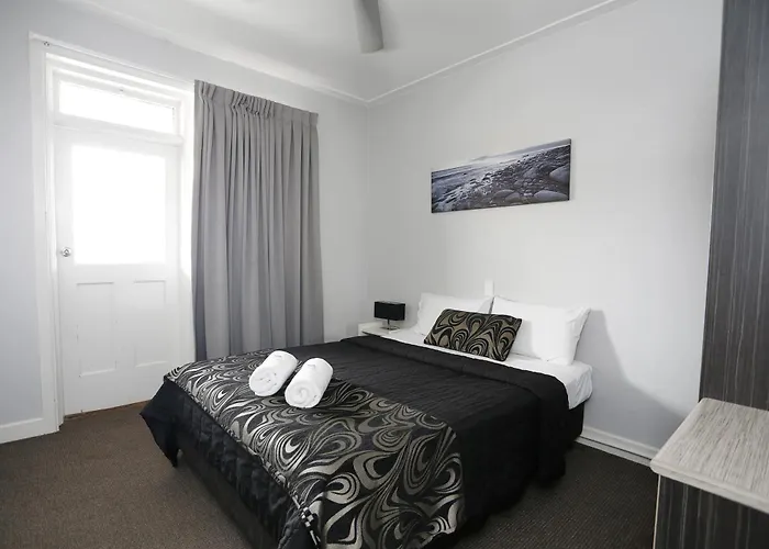 The Lakes Hotel