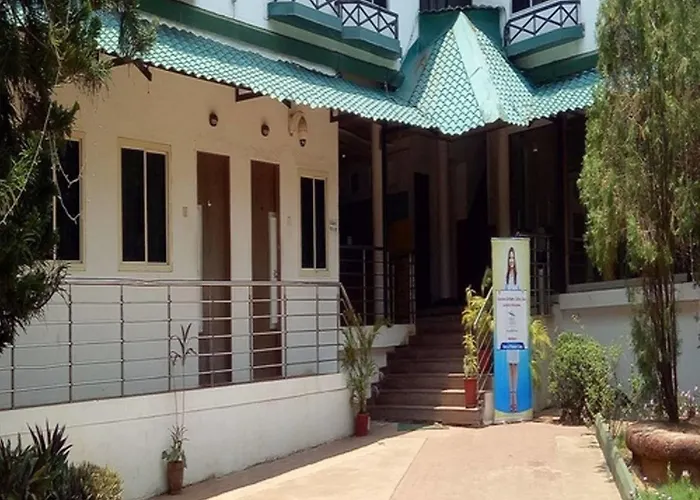 Oyo 47045 Graciano Cottages