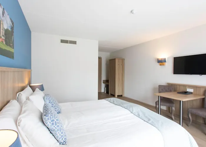 Beach Hotel I Kloeg Collection