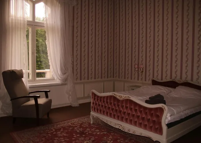 Kartanohotelli Karhulan Hovi