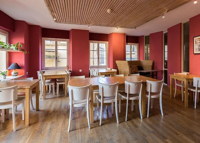 Le Cafe-Hotel De L'Aubier