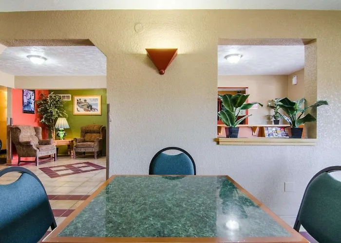 Econo Lodge Ottawa