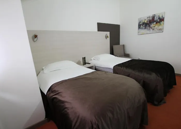 Hotel S