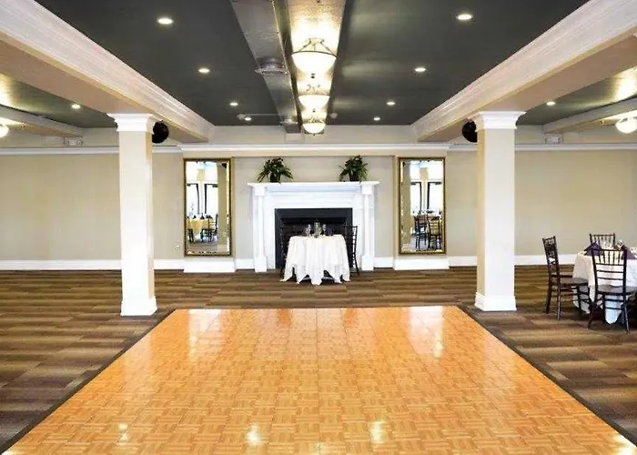 Niagara Crossing Hotel And Spa